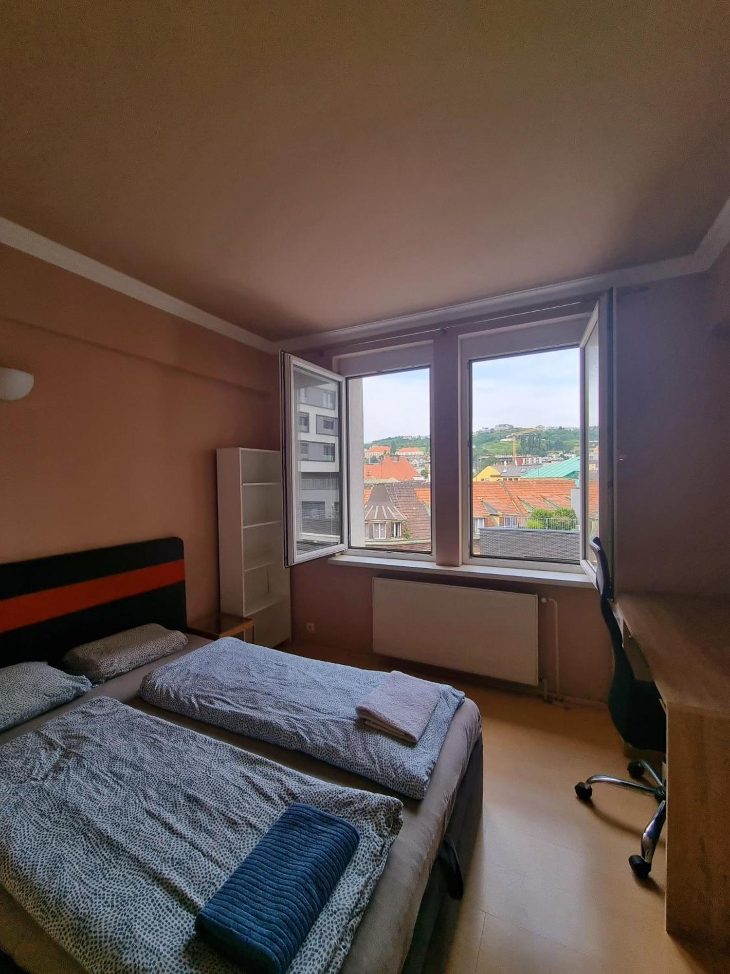 Big 4 Room Huge Apartment Bratysława Zewnętrze zdjęcie