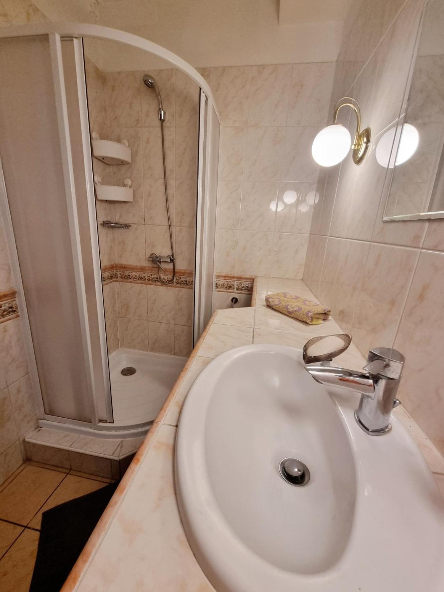 Big 4 Room Huge Apartment Bratysława Zewnętrze zdjęcie