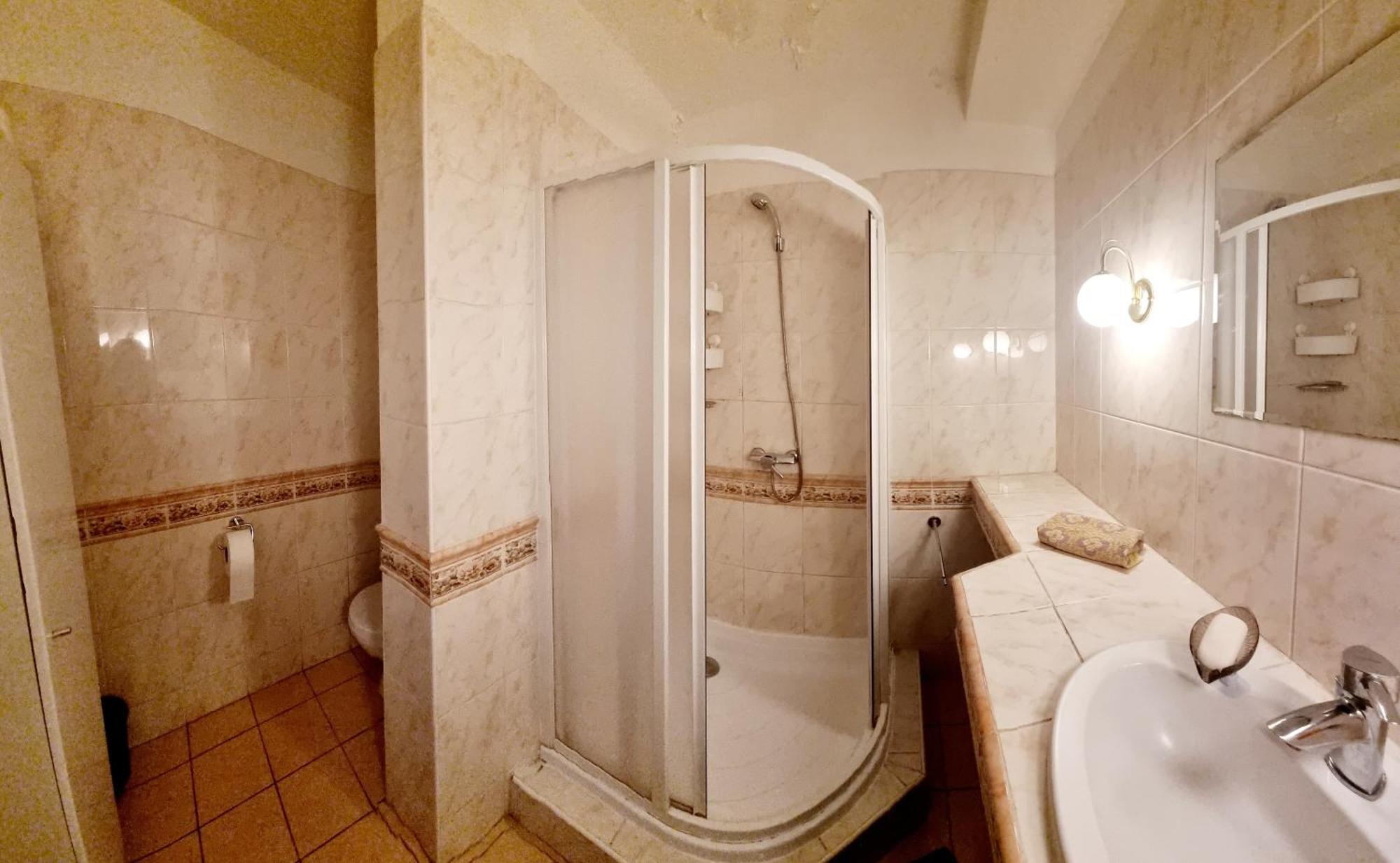 Big 4 Room Huge Apartment Bratysława Zewnętrze zdjęcie