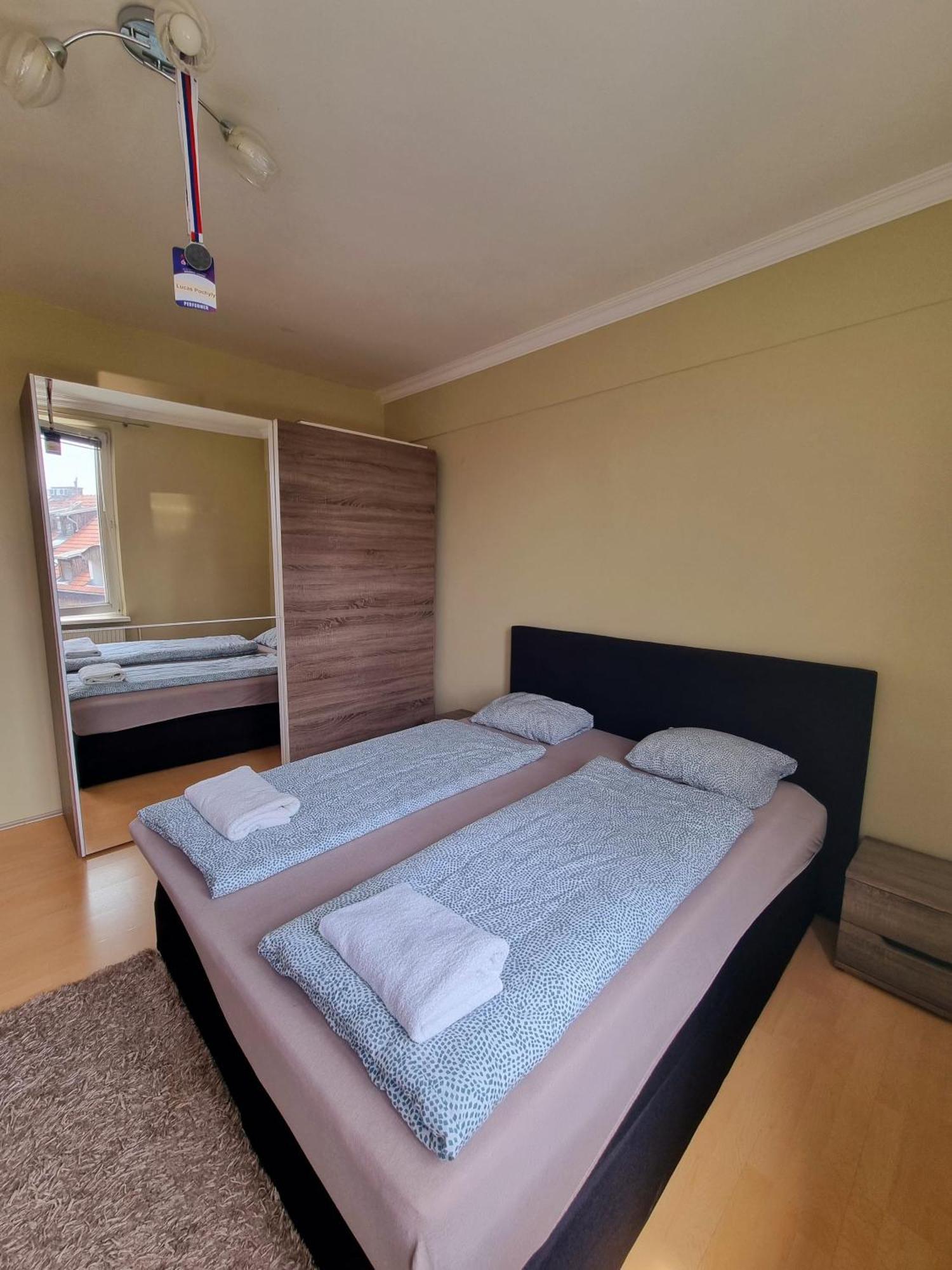Big 4 Room Huge Apartment Bratysława Zewnętrze zdjęcie