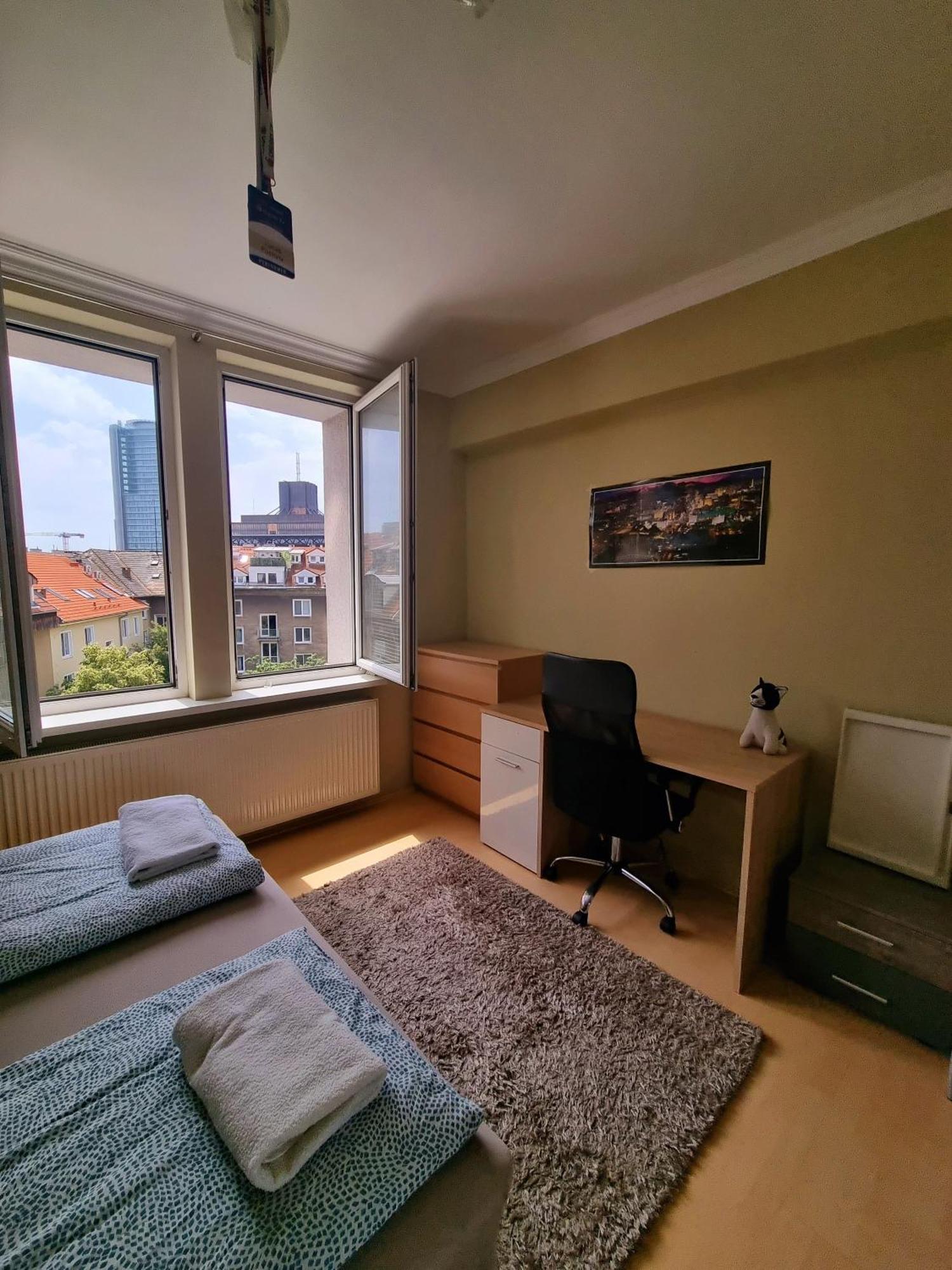 Big 4 Room Huge Apartment Bratysława Zewnętrze zdjęcie